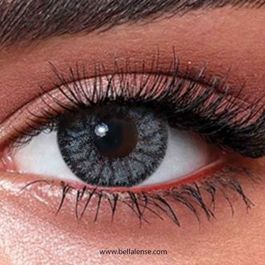 Brunch Makeup With Olive Green Colored Contacts