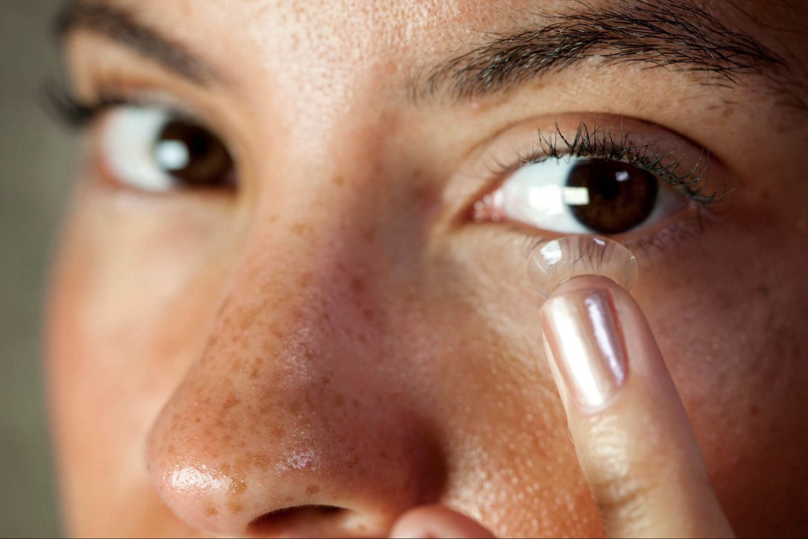 How To Store Colored Contacts Safely Between Wears