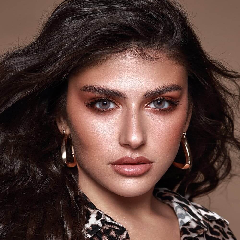 No Makeup Makeup With Natural Colored Contacts