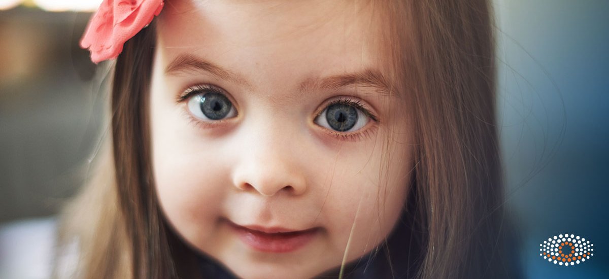 Small Eye Makeup Tips With Colored Contacts: Make The Iris Stand Out