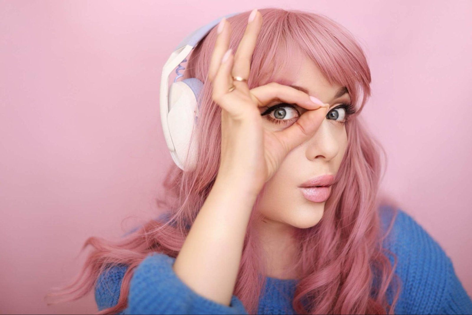 Enhance Your Cosplay With Safe Colored Contacts