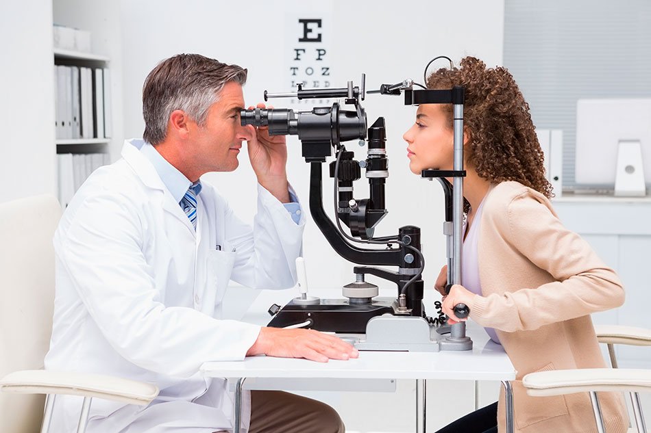 Going for an Eye Checkup? 8 Questions About Transitioning to Contacts